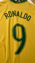 Cargar imagen en el visor de la galería, Camiseta selección Brasil 2006Talla L 9 Ronaldo
