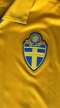 Cargar imagen en el visor de la galería, Camiseta Selección Suecia 2010. 10 Ibrahimovic Talla XL
