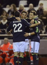 Cargar imagen en el visor de la galería, Camiseta Real Madrid 2012/13 Third | Mesut Özil #23  Talla M  | Muy buen estado
