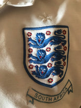 Cargar imagen en el visor de la galería, Camiseta Inglaterra Copa del Mundo Sudáfrica 2010  (S -M)
