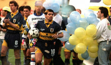 Cargar imagen en el visor de la galería, Camiseta Maradona La Boca
