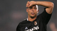 Cargar imagen en el visor de la galería, Camiseta visitante Real Madrid 2004-05 S 9Ronaldo

