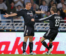 Cargar imagen en el visor de la galería, Camiseta visitante Real Madrid 2004-05 S 9Ronaldo
