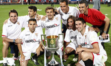 Cargar imagen en el visor de la galería, Bufanda Sevilla edición especial Final Copa del Rey 2010
