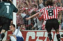 Cargar imagen en el visor de la galería, Camiseta Athletic Club de Bilbao 1995-97 M
