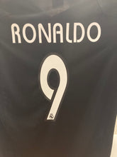 Cargar imagen en el visor de la galería, Camiseta visitante Real Madrid 2004-05 S 9Ronaldo
