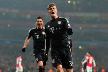 Cargar imagen en el visor de la galería, Camiseta visitante Bayern Munich 2012-13 9 Manduzkic XS
