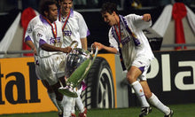 Cargar imagen en el visor de la galería, Camiseta Real Madrid 1997-98  M
